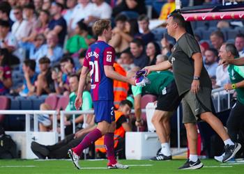 تقارير التشخيص المبدئي لإصابة فرينكي دي يونج ومدة الغياب المتوقعة عن برشلونة