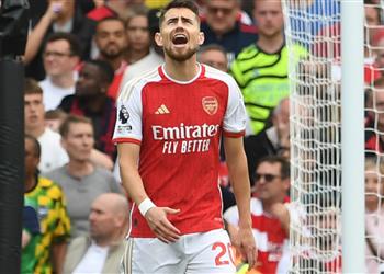 جورجينيو يكسر صمته بشأن خطئه الفادح في مباراة آرسنال وتوتنهام