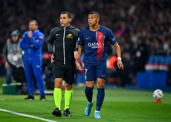 فيديو مبابي يغادر مباراة باريس سان جيرمان ومارسيليا مصاب ا