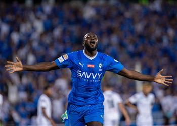 بالفيديو الهلال يستعيد صدارة الدوري السعودي بثنائية أمام الشباب