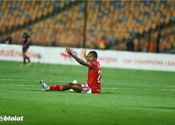 بيرسي تاو يغادر معسكر الأهلي في النمسا