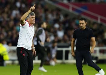 مدرب إشبيلية بعد هدف راموس وفوز برشلونة أمر مخز