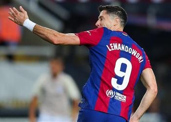 برشلونة يسعى لتحصين ليفاندوفسكي من إغراءات السعودية بخطوة جديدة