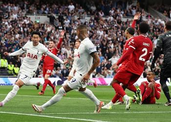 فيديو سون هيونج مين يسجل هدف توتنهام الأول أمام ليفربول