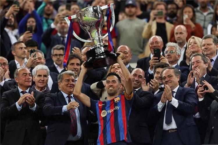 برشلونة بطل الدوري الاسباني مع تشافي