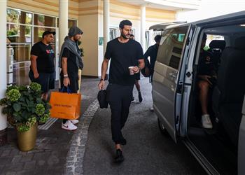 7 لاعبين ي غادرون معسكر الأهلي في النمسا للانضمام إلى منتخب مصر