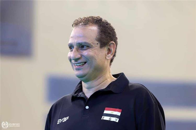 حسن الحصري مدرب منتخب مصر لكرة الطائرة