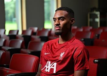 مدرب هولندا ينتقد جرافنبرخ اتخذ القرار الخطأ بالبقاء مع ليفربول