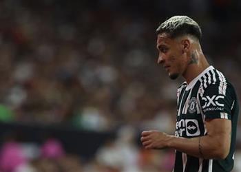 أنتوني يرد على صديقته السابقة أثق في براءتي