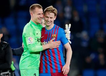 برشلونة يجدد سيناريو تير شتيجن مع دي يونج