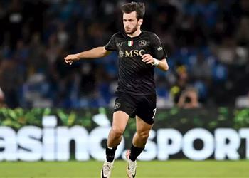 وكيل كفاراتسخيليا يرد على إمكانية انتقاله إلى ريال مدريد أو برشلونة