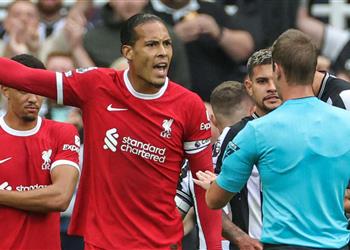 فان دايك يرد على عقوبة الاتحاد الإنجليزي الإضافية بعد طرده في مباراة ليفربول ونيوكاسل