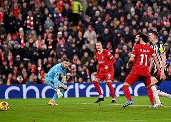 فيديو كلوب يرفض المشاهدة محمد صلاح يسجل هدف ليفربول الرابع أمام نيوكاسل