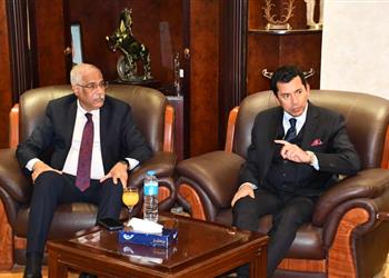 وزير الرياضة يبحث ضوابط التشجيع الجماهيري مع رئيس اتحاد الكرة ورابطة الأندية