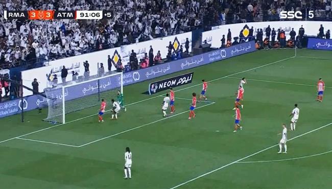 ابراهيم دياز يتلاعب بمدافعي اتليتكو ويهدر فرصة هدف محقق لريال مدريد في الوقت القاتل