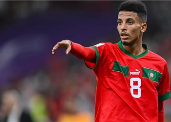 عز الدين أوناحي يسخر من منتخب مصر قبل انطلاق أمم إفريقيا يتقدمون بهدف ثم يسقطون يمين ا ويسار ا