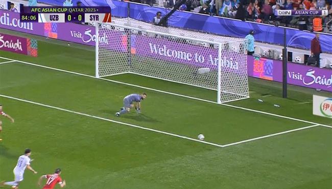 تصدي حارس سوريا الرائع يمنع هدف قاتل لـ اوزبكستان