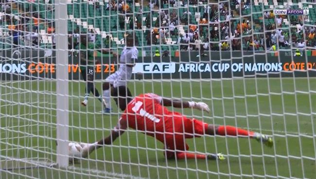 العارضة تحرم نيجيريا من هدف امام غينيا الاستوائية بكاس امم افريقيا
