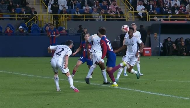 كنترول رائع بالكعب من جواو فيليكس في مباراة برشلونة وريال مدريد