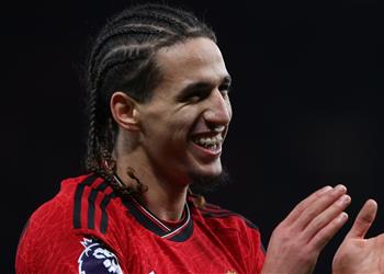 مانشستر يونايتد يوافق على رحيل حنبعل المجبري إلى الدوري الإسباني