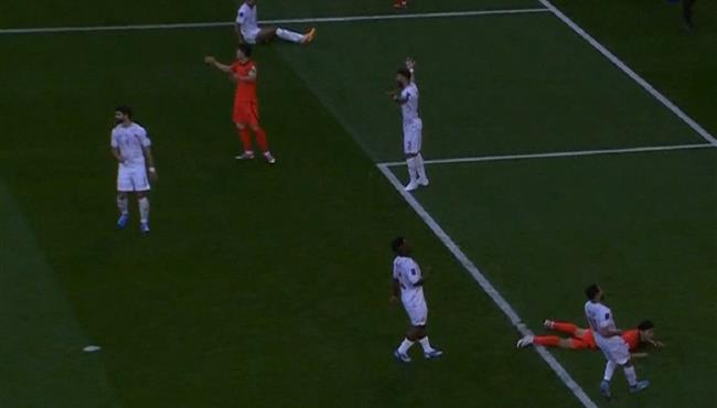 لاعب كوريا الجنوبية يهدر هدف محقق بطريقة غريبة امام البحرين