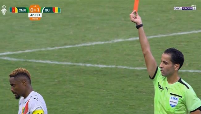 طرد لاعب غينيا امام الكاميرون في كاس امم افريقيا
