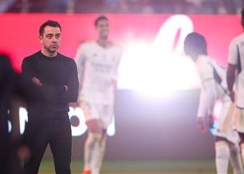 سبورت توضح كواليس اجتماع تشافي مع لاعبي برشلونة بعد الهزيمة من ريال مدريد