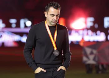 إسبن تشافي يفقد الثقة داخل غرفة ملابس برشلونة وبديل محتمل لخلافته