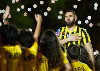 كريم بنزيما يقاضي وزير الداخلية الفرنسي بسبب تصريحاته بعد أحداث فلسطين