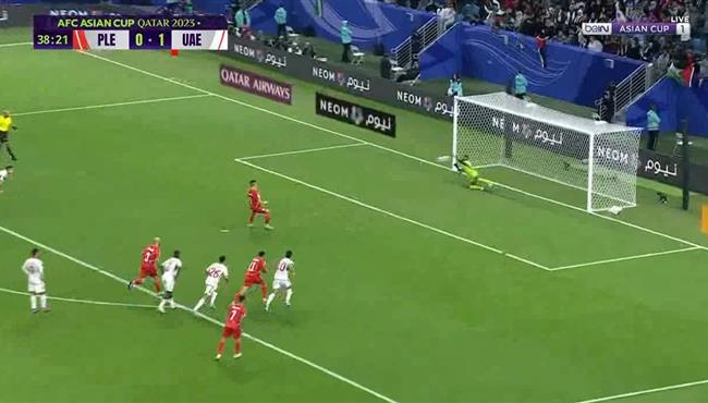لاعب فلسطين يهدر ركلة جزاء امام الامارات في كاس اسيا