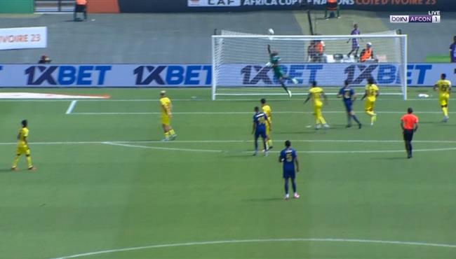 العارضة تحرم الرأس الأخضر من تسجيل هدف رائع امام موزمبيق