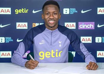 رسمي ا بابي سار يوقع عقد ا جديد ا مع توتنهام