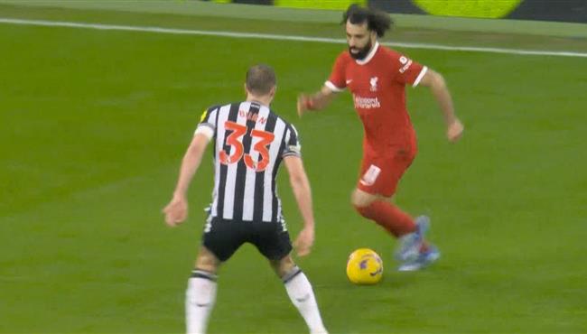 محمد صلاح كاد ان يسجل هدف رائع في شباك نيوكاسل