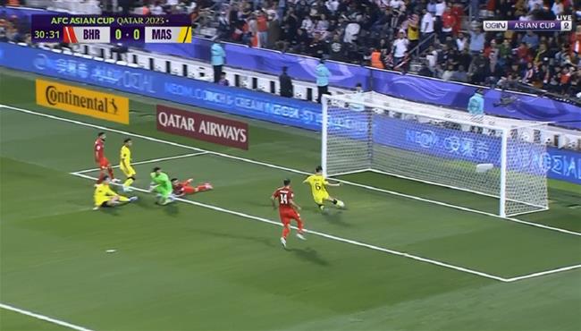 انقاذ مدافع ماليزيا الرائع يمنع هدف محقق للبحرين في كأس اسيا