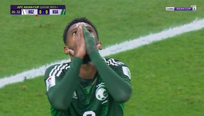 فراس البريكان يهدر هدف محقق للسعودية امام قيرجيستان بكاس اسيا