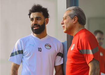 خاص ماذا قال محمد صلاح للاعبي منتخب مصر بعد قرار سفره إلى ليفربول