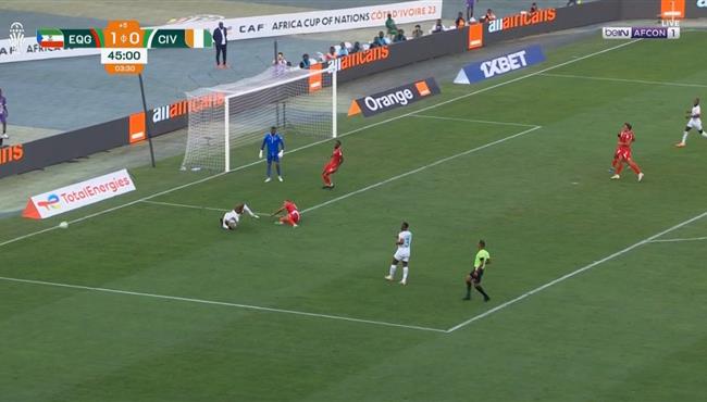 لاعبو كوت ديفوار يطالبون بركلة جزاء امام غينيا الاستوائية في كاس امم افريقيا