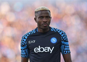 فيكتور أوسيمين يكشف حقيقة انضمامه إلى الدوري الإنجليزي الموسم المقبل