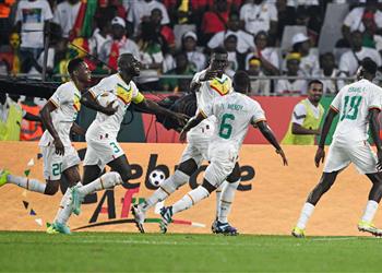 فيديو السنغال تفوز على غينيا بثنائية وتتأهل بالعلامة الكاملة في كأس أمم إفريقيا