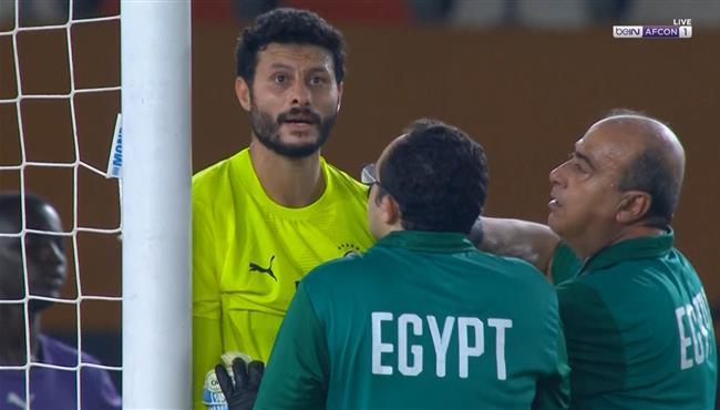 اصابة محمد الشناوي وخروجه في مباراة مصر والرأس الاخضر