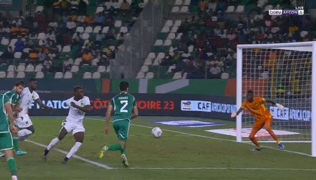 انقاذ حارس موريتانيا الخرافي يمنع هدف محقق للجزائر