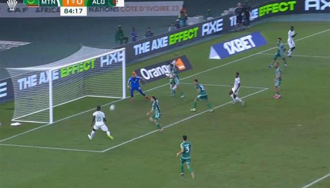 شاهد كيف أهدر لاعب موريتانيا هذه الكرة والمرمي خالي امام موريتانيا