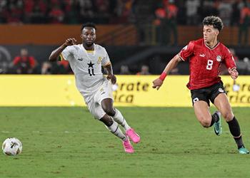 إصابة قوية لـ إمام عاشور في مران منتخب مصر ونقله إلى المستشفى