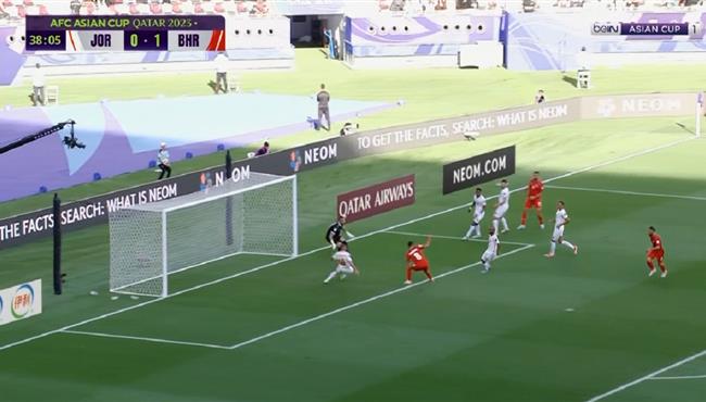 لاعب البحرين يهدر هدف محقق امام الاردن بكأس اسيا