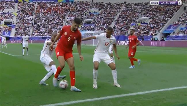 مهارة رائعة من لاعب البحرين امام الاردن بكأس اسيا