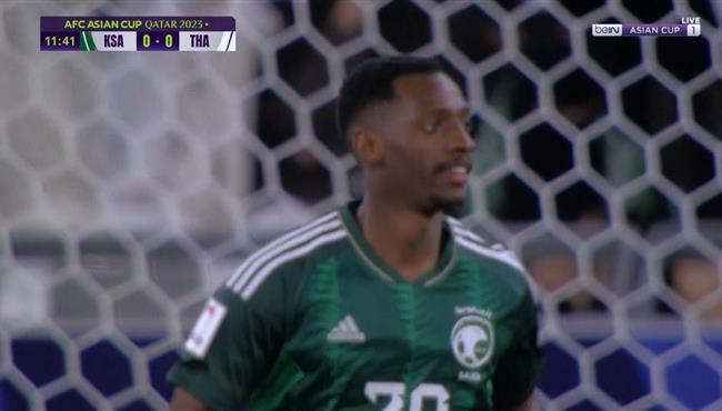 عبدالله هادي رديف يهدر ركلة جزاء امام تايلاند بكاس اسيا
