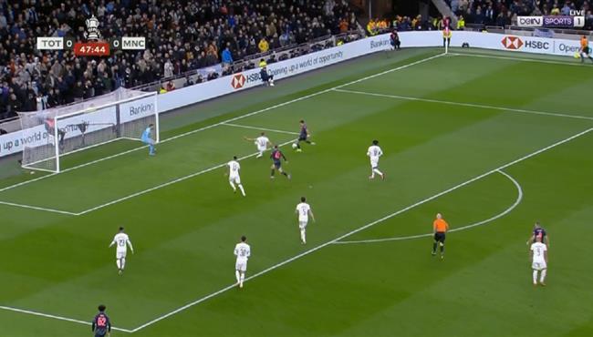 جوليان الفاريز يهدر هدف محقق امام توتنهام بكأس الاتحاد الانجليزي