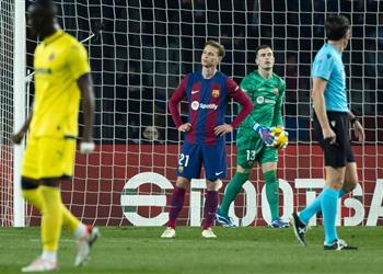 دي يونج بعد هزيمة برشلونة أمام فياريال هذا لا يمكن أن يحدث في فريق كبير