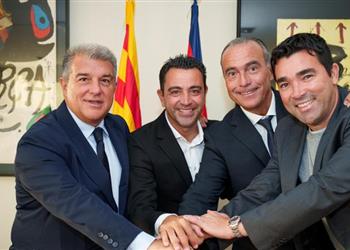 إدارة برشلونة تعقد اجتماع ا وتتخذ قرار ا بشأن تشافي بعد الهزيمة أمام فياريال