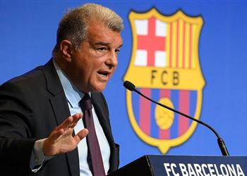 أول تعليق من لابورتا على قرار تشافي بالرحيل عن برشلونة